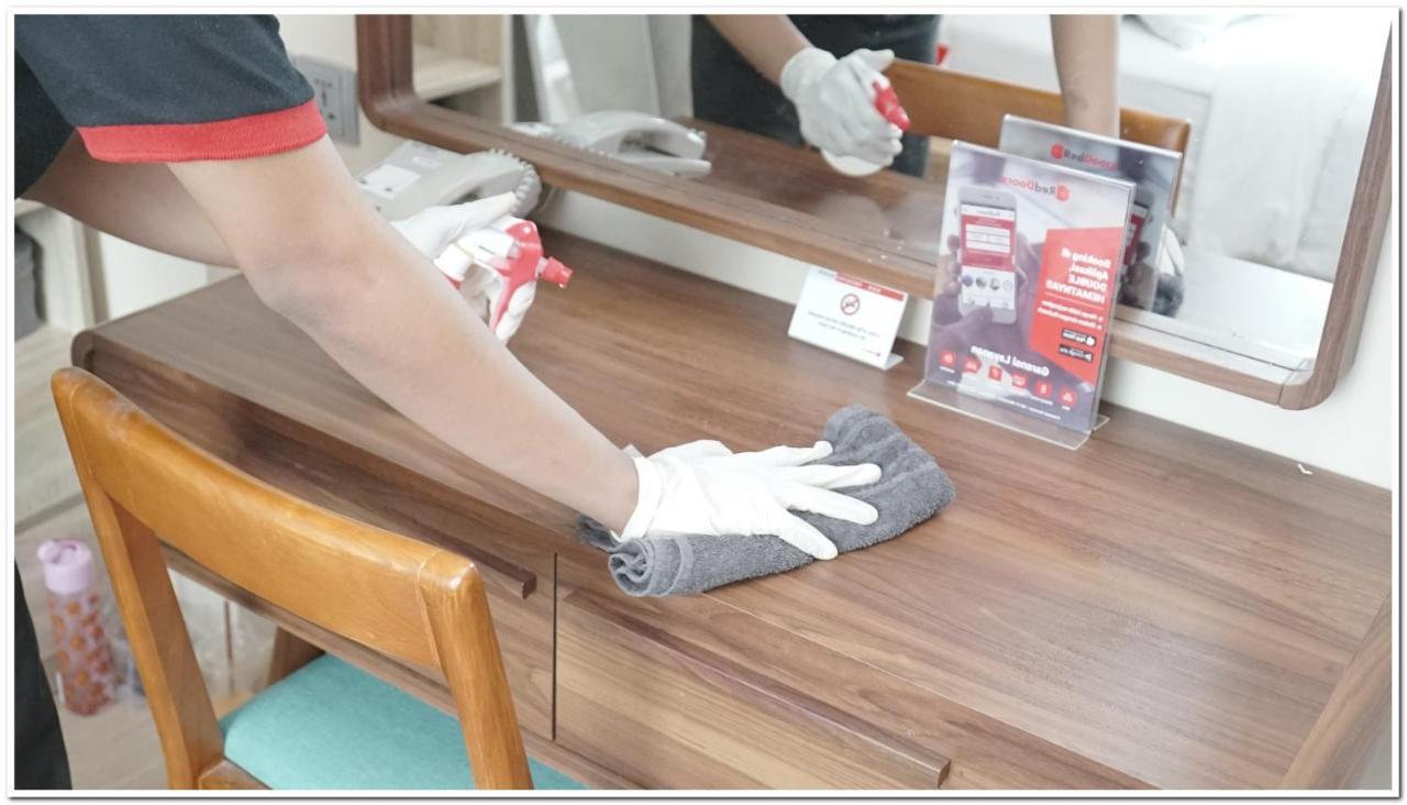 Reddoorz Plus @ Purwosari Surakarta  Ngoại thất bức ảnh