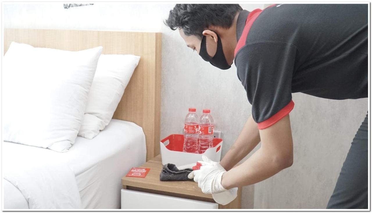 Reddoorz Plus @ Purwosari Surakarta  Ngoại thất bức ảnh