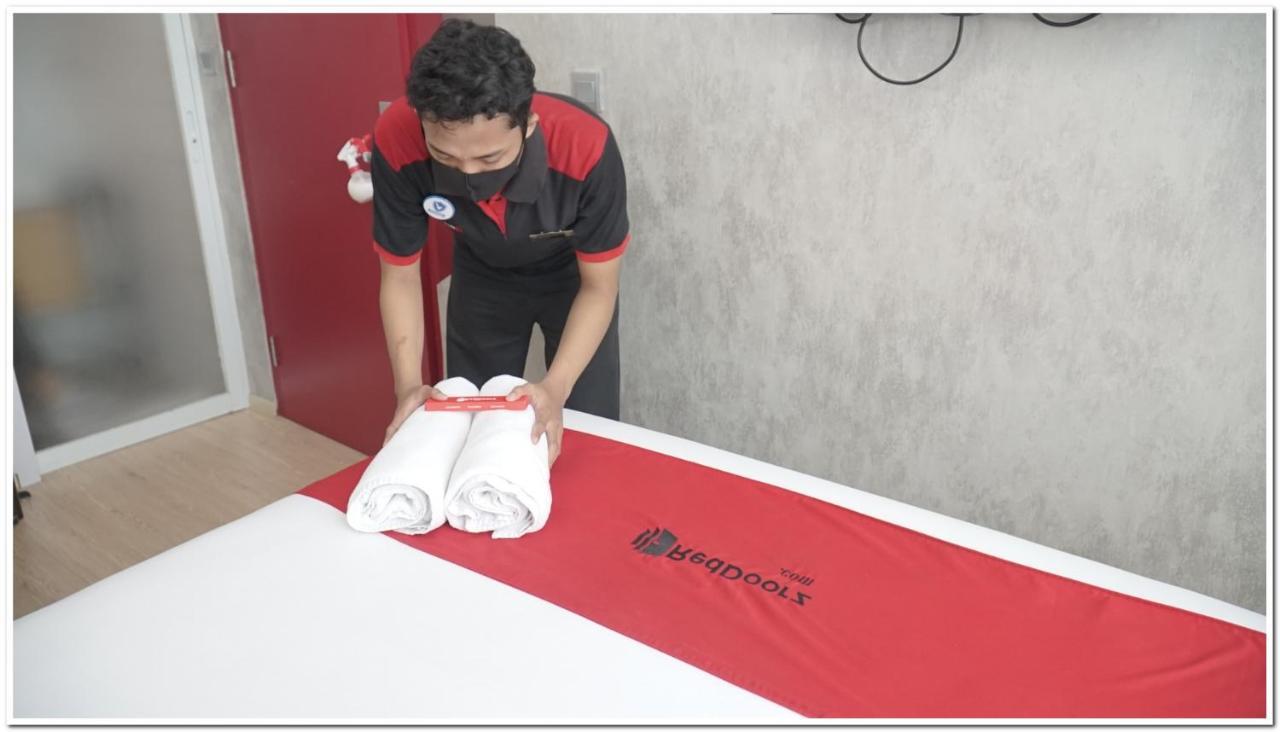 Reddoorz Plus @ Purwosari Surakarta  Ngoại thất bức ảnh
