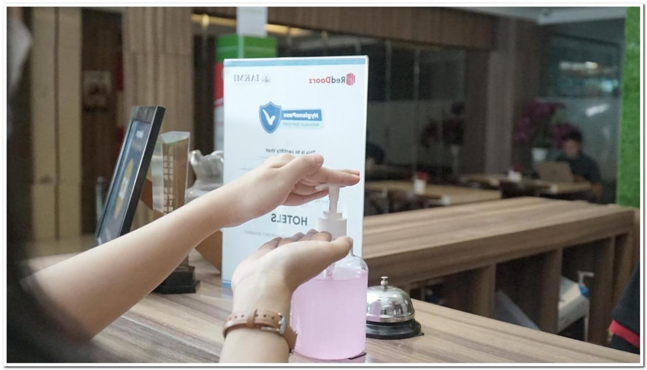 Reddoorz Plus @ Purwosari Surakarta  Ngoại thất bức ảnh