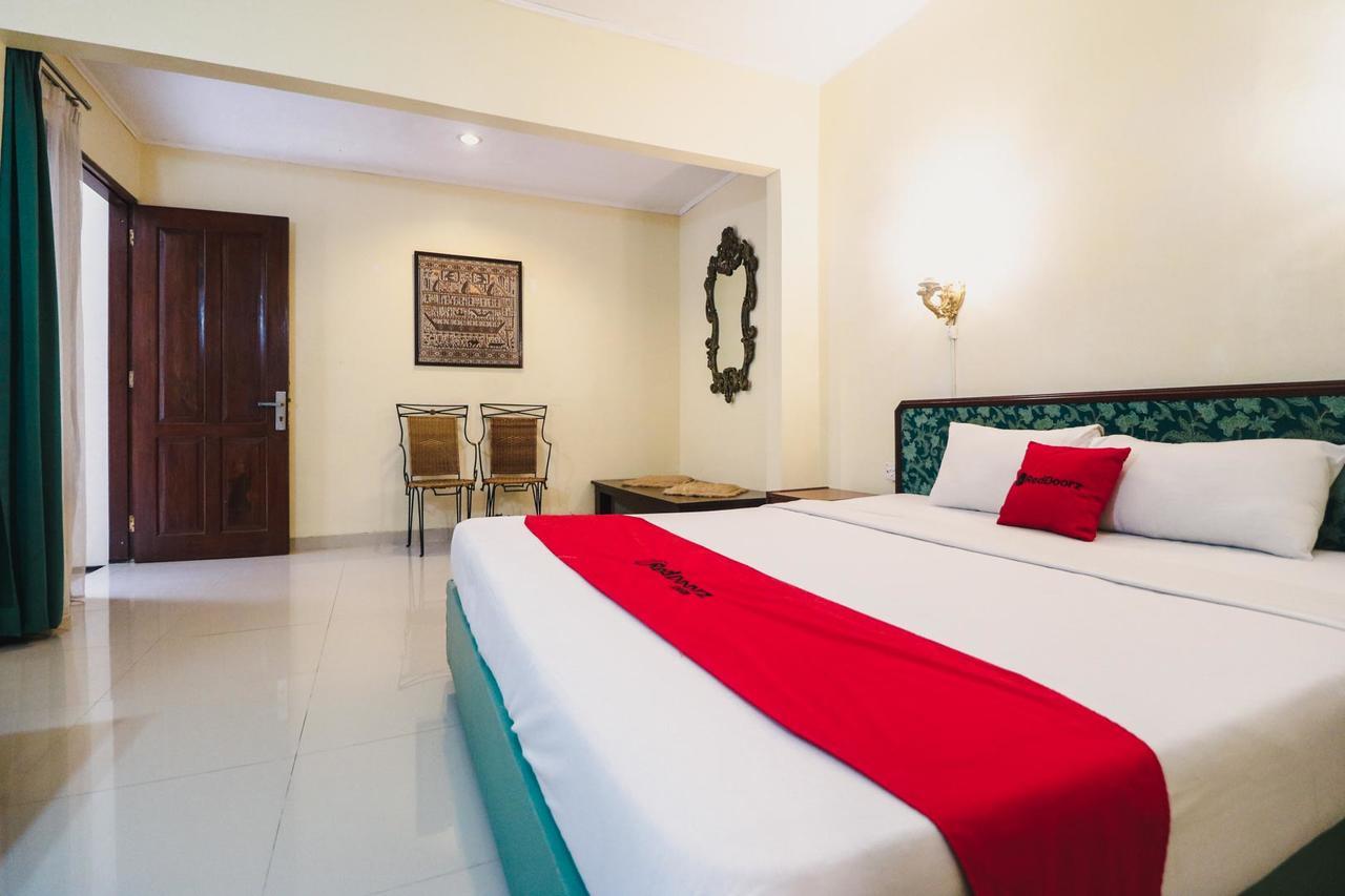 Reddoorz Plus @ Purwosari Surakarta  Ngoại thất bức ảnh