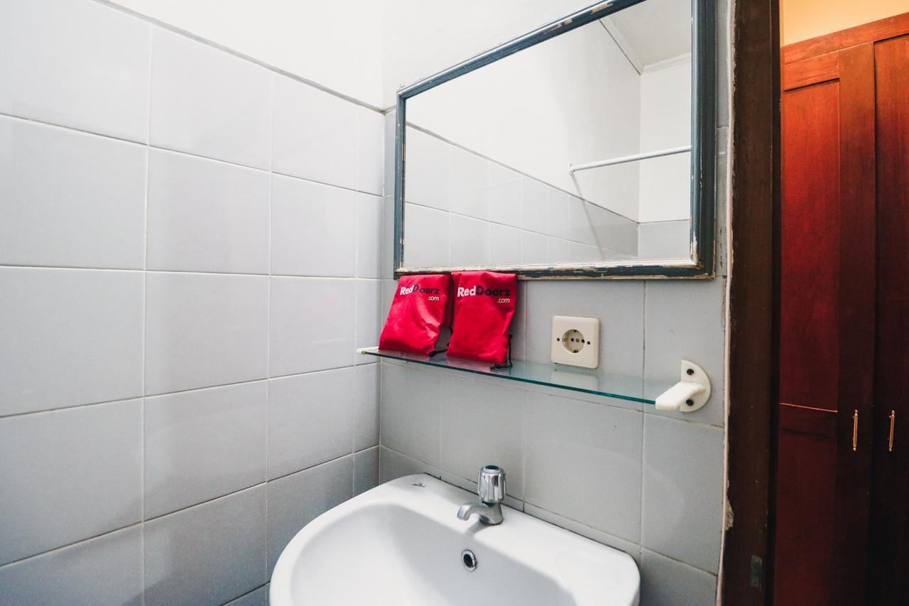 Reddoorz Plus @ Purwosari Surakarta  Ngoại thất bức ảnh