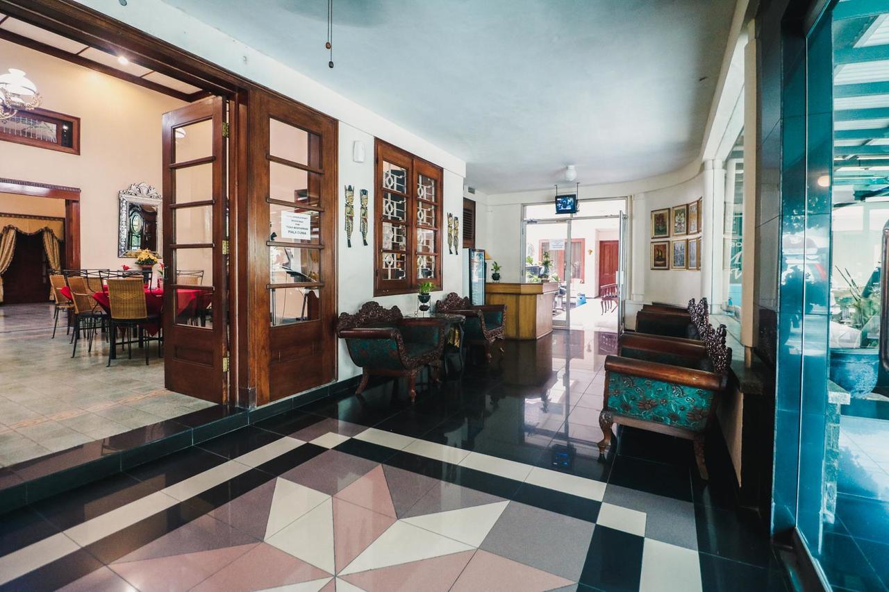 Reddoorz Plus @ Purwosari Surakarta  Ngoại thất bức ảnh