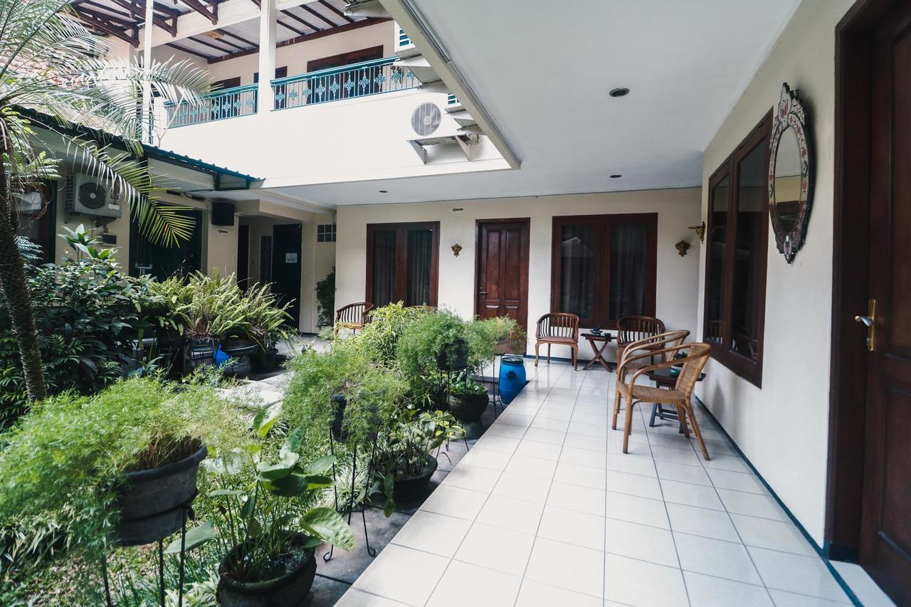 Reddoorz Plus @ Purwosari Surakarta  Ngoại thất bức ảnh
