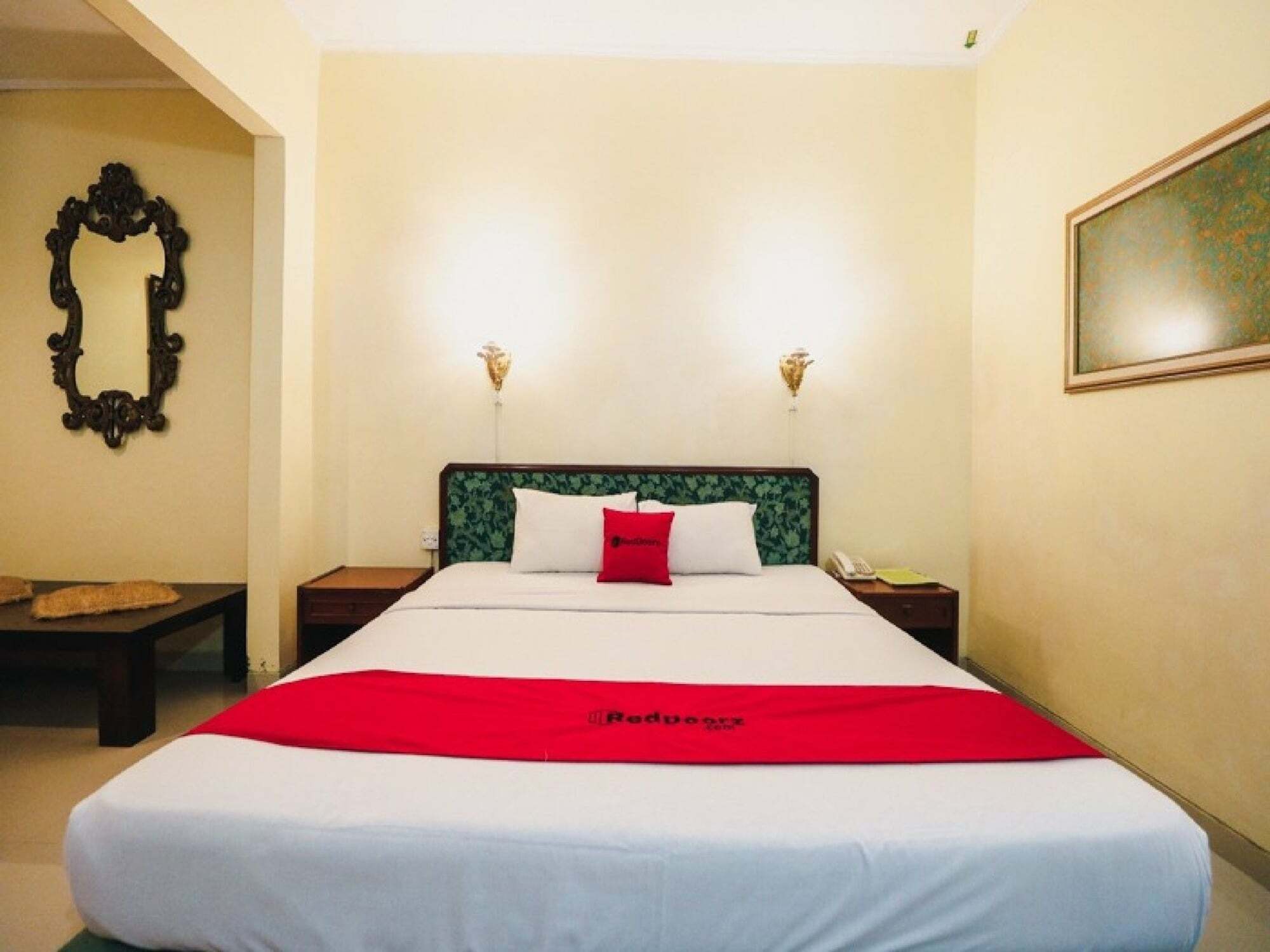 Reddoorz Plus @ Purwosari Surakarta  Ngoại thất bức ảnh